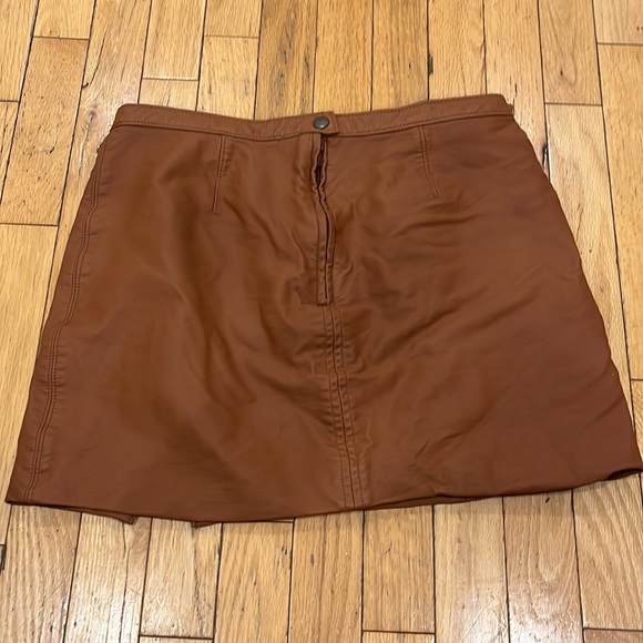 FREE PEOPLE Midnight Magic faux leather mini skirt in cognac. Size 10. - Picture 9 of 14